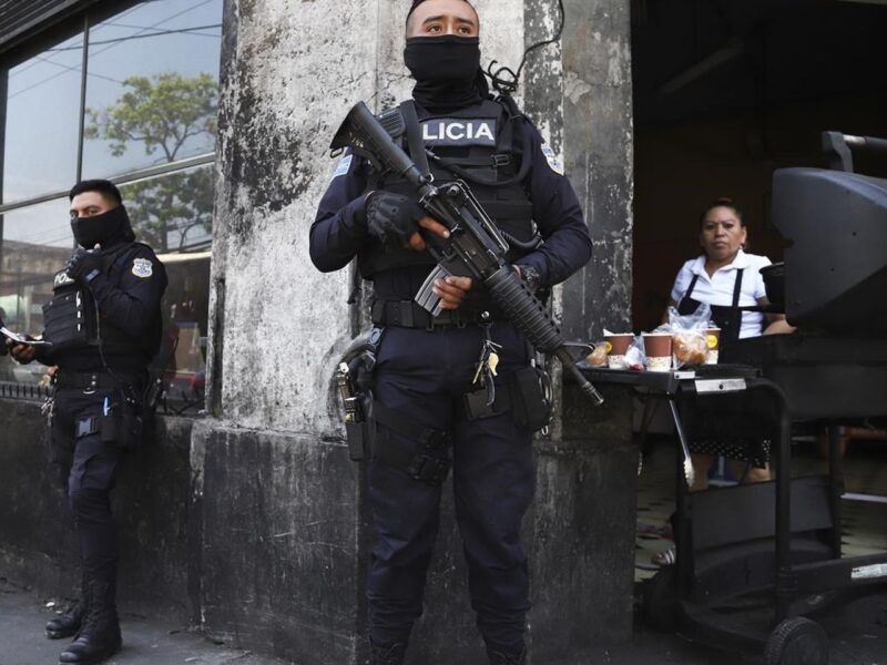El Salvador forces encircle neighborhoods in gang crackdown